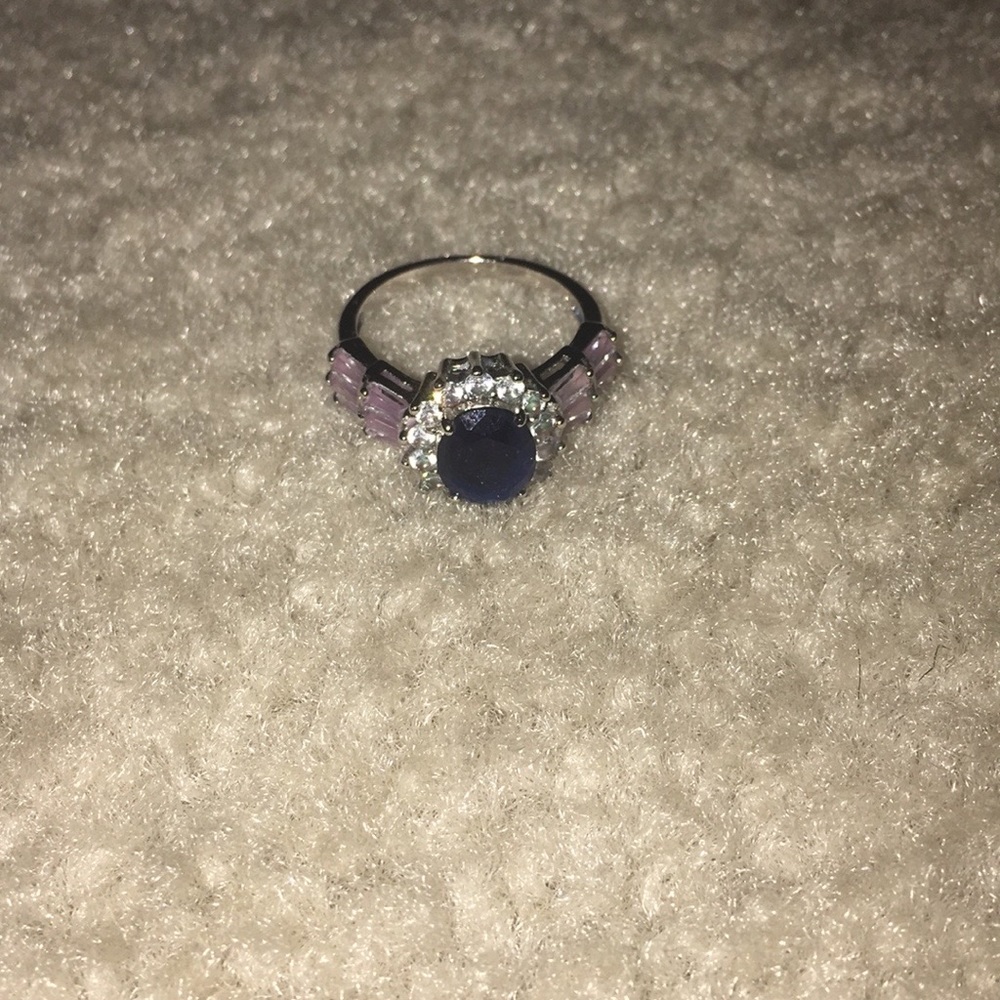 Silver Ring - Picture 3 of 7